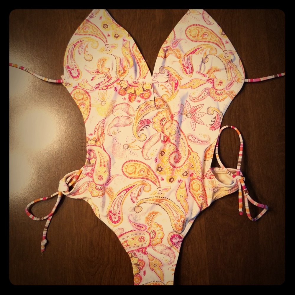 Jessica Simpson Bathing Suit- L